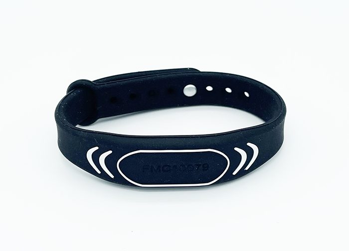 51.800.10.04.00.01.44 - Bracelet en silicone